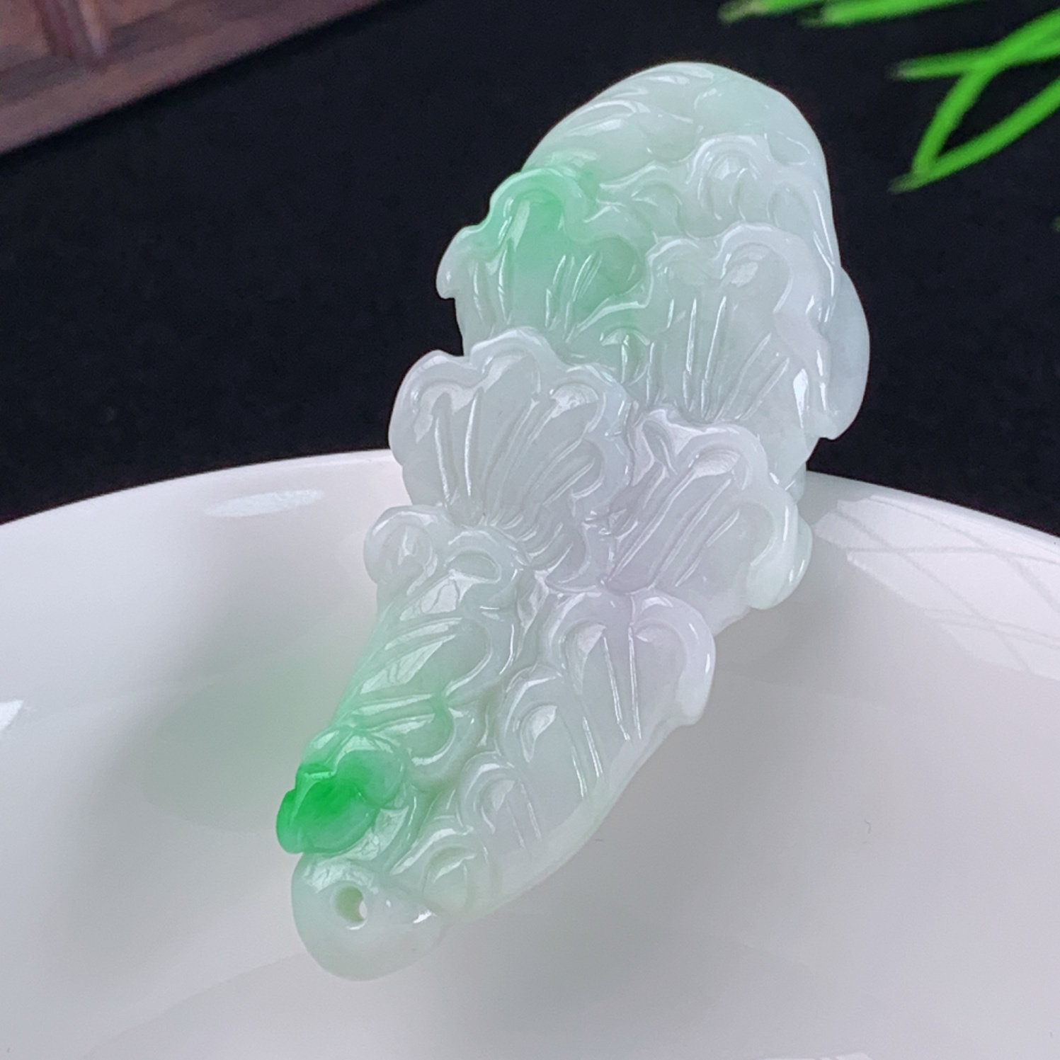 缅甸天然翡翠A货飘阳绿翡翠白菜