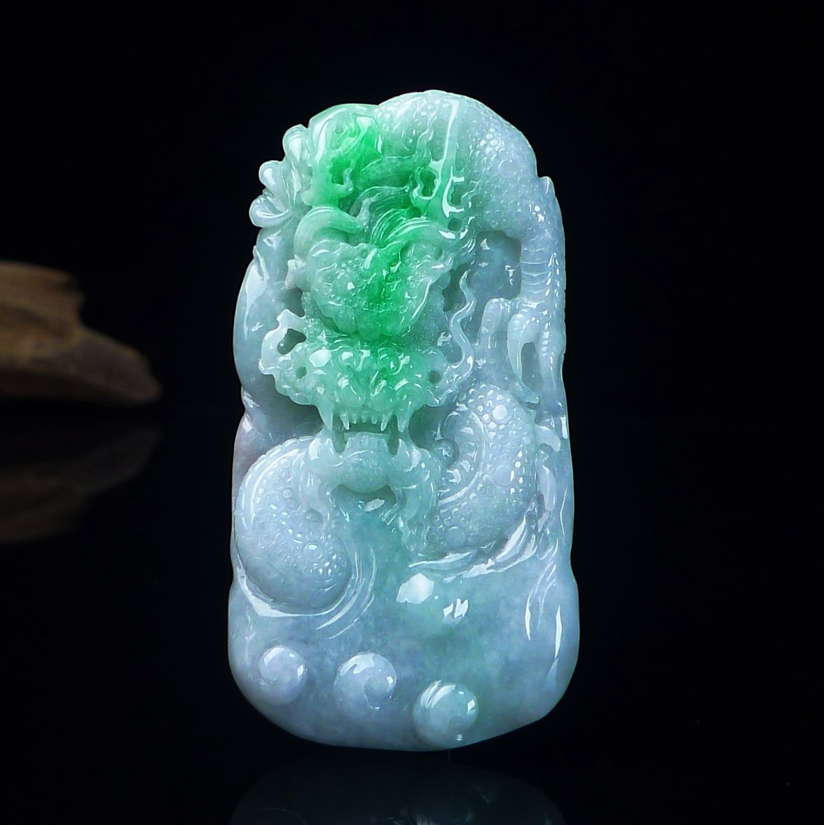 缅甸天然翡翠A货特色巧雕龙玉石