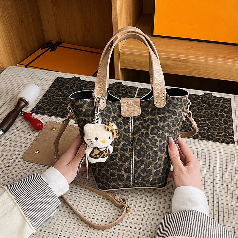 豹纹水桶包手工编织包包diy自制材料包亲手缝斜挎包包送闺蜜礼物,箱包皮具/热销女包/男包,水桶包,淘宝优惠券,粉丝福利购,淘宝优惠卷