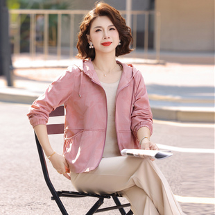 50多岁妈妈外套春款2026新款洋气中老年人春装百搭上衣休闲风衣女