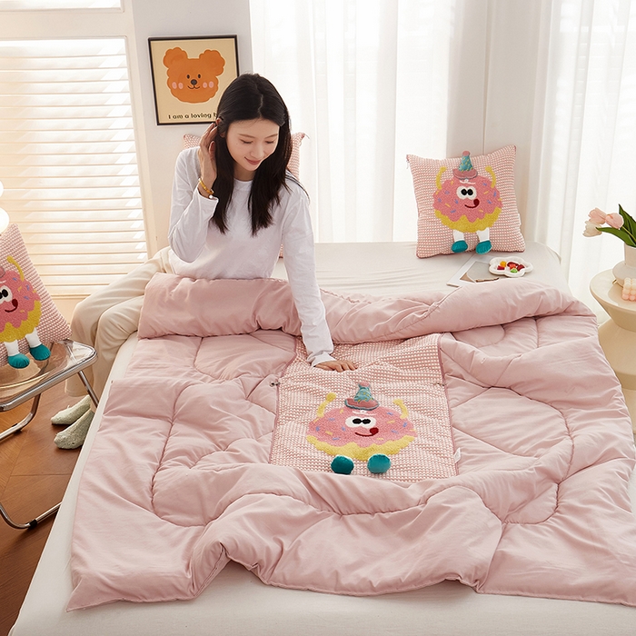 A类少女抱枕被子两用加厚车载车用靠枕办公室午睡枕头毯子二合一