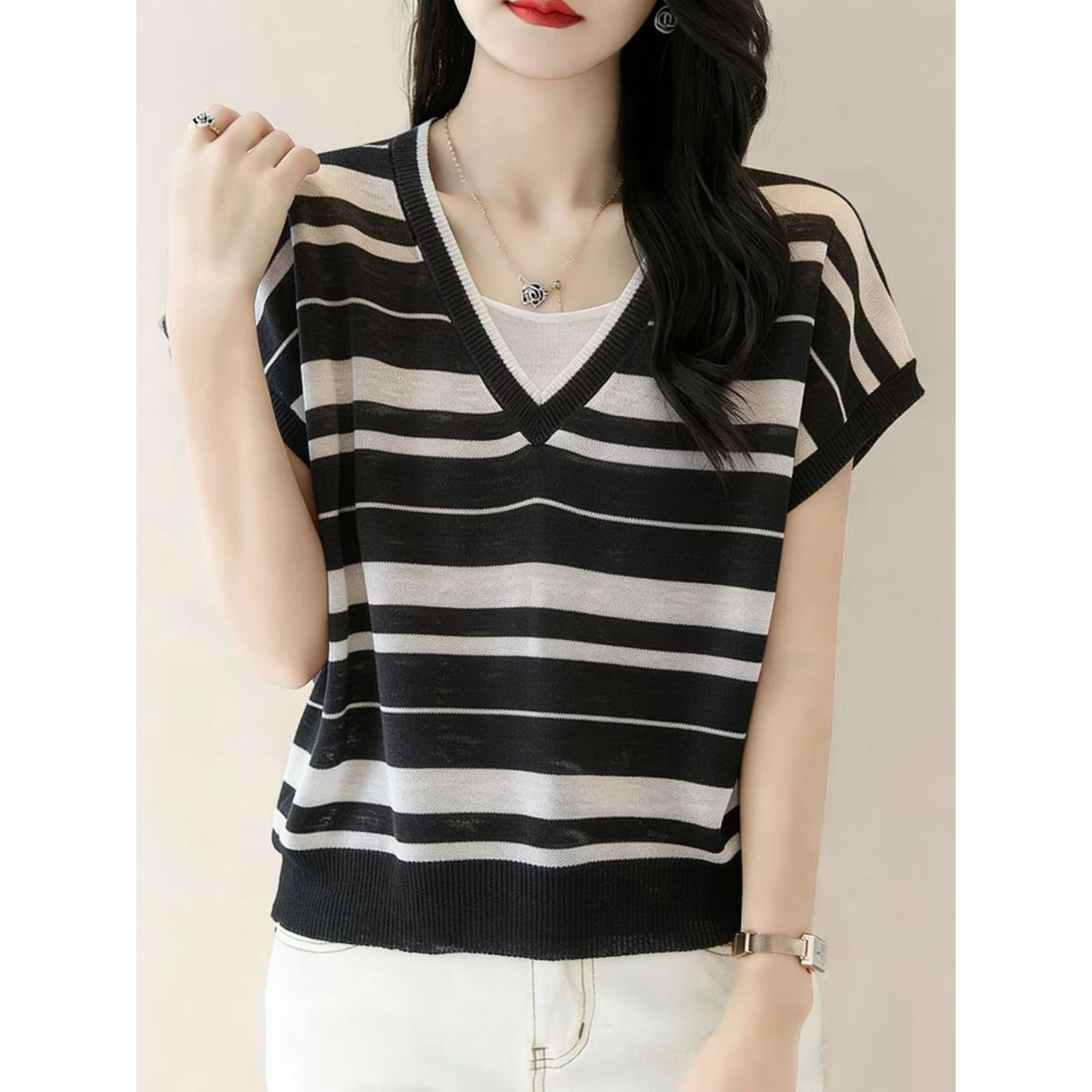 大码减龄V领条纹假两件冰丝针织短袖t恤女夏新款胖mm显瘦薄款上衣