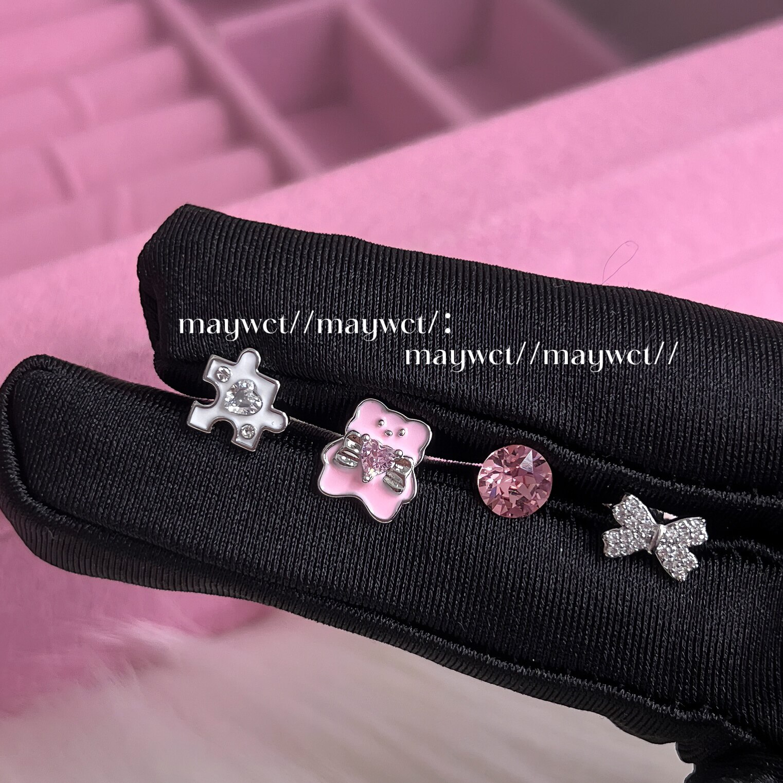 可爱粉色爱心小熊蝴蝶结耳钉钛钢