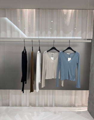 26春韩版INSIST简约V领修身弹力天丝羊毛蓝色长袖针织打底衫上衣