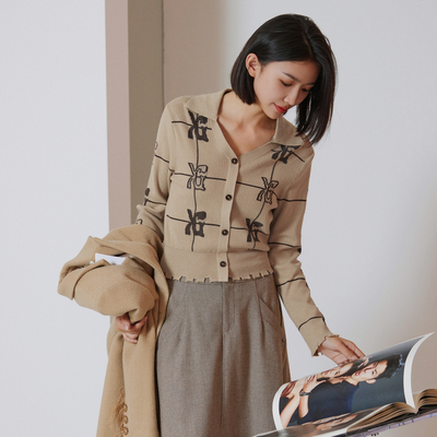 xg雪歌时尚字母刺绣针织衫女2024冬新款小众套头毛衫XJ411056B109