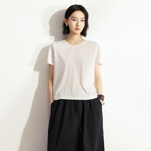 XG雪歌法式白色浮雕印花T恤女26夏圆领宽松显瘦短袖XM201582A851