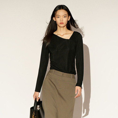 XG雪歌2026春修身显瘦法式捏褶斜领轻熟通勤T恤女XL101009A290