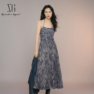 XG雪歌2025秋新款 扎染吊带连衣裙女收腰显瘦长裙XK304012B194 法式