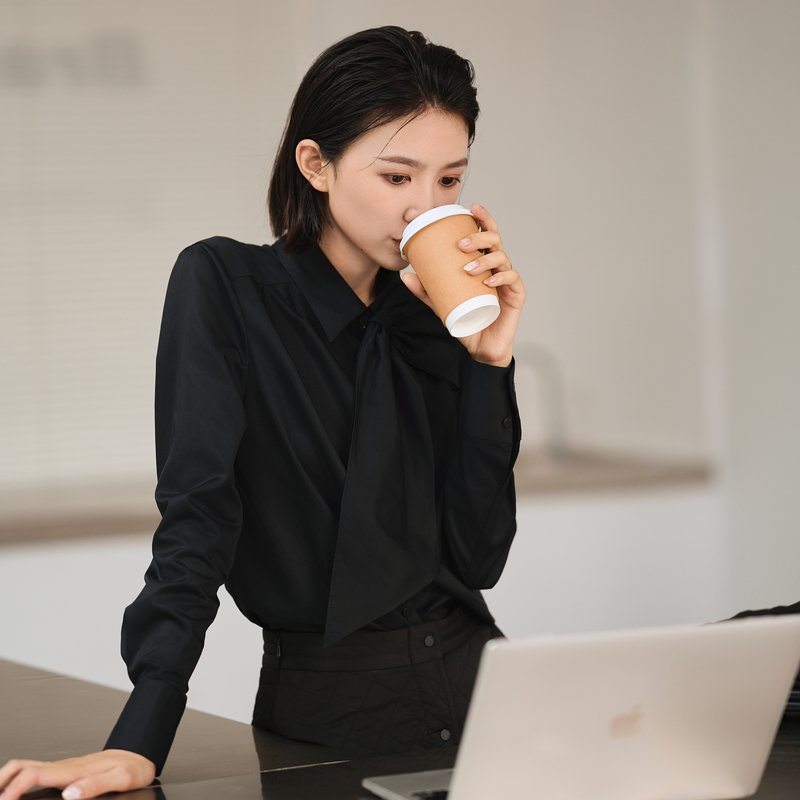 XG雪歌25冬新款天丝衬衣女优雅领花显瘦通勤百搭衬衫XK421001A190