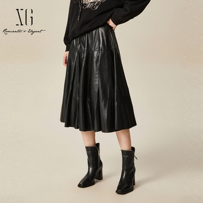 xg雪歌摩登复古百褶半身裙女2024冬新款通勤A字皮裙XJ403030A290