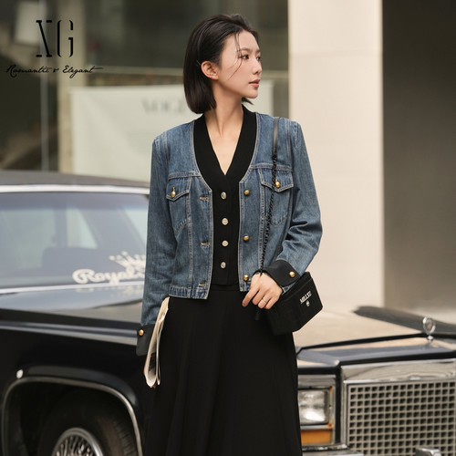 XG雪歌25秋高级感街拍风V领金属扣设计感牛仔外套女XK307030A119