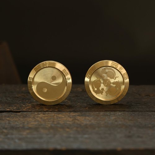 黄铜啪啪币旋转手把件解压神器太极八卦扭转乾坤转钱指尖陀螺把玩