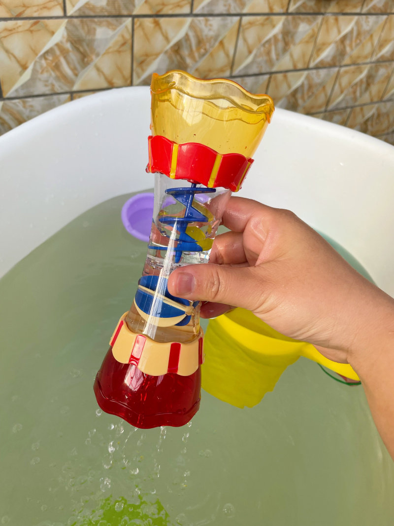 儿童宝宝洗澡戏水杯漏水筒漏沙玩具旋转戏水筒观察水流婴幼儿玩水