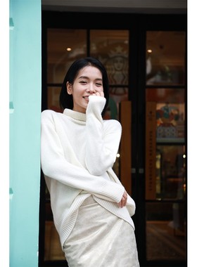 乳白色羊绒宽松高领毛衣瑞典charlotta