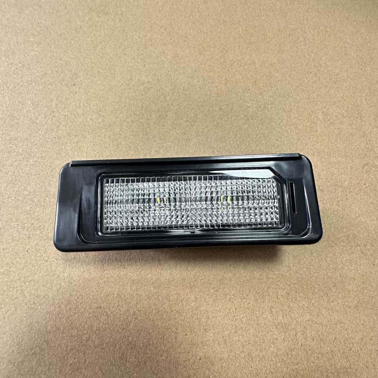 小鹏G3G9P7P7i后牌照灯带灯泡后