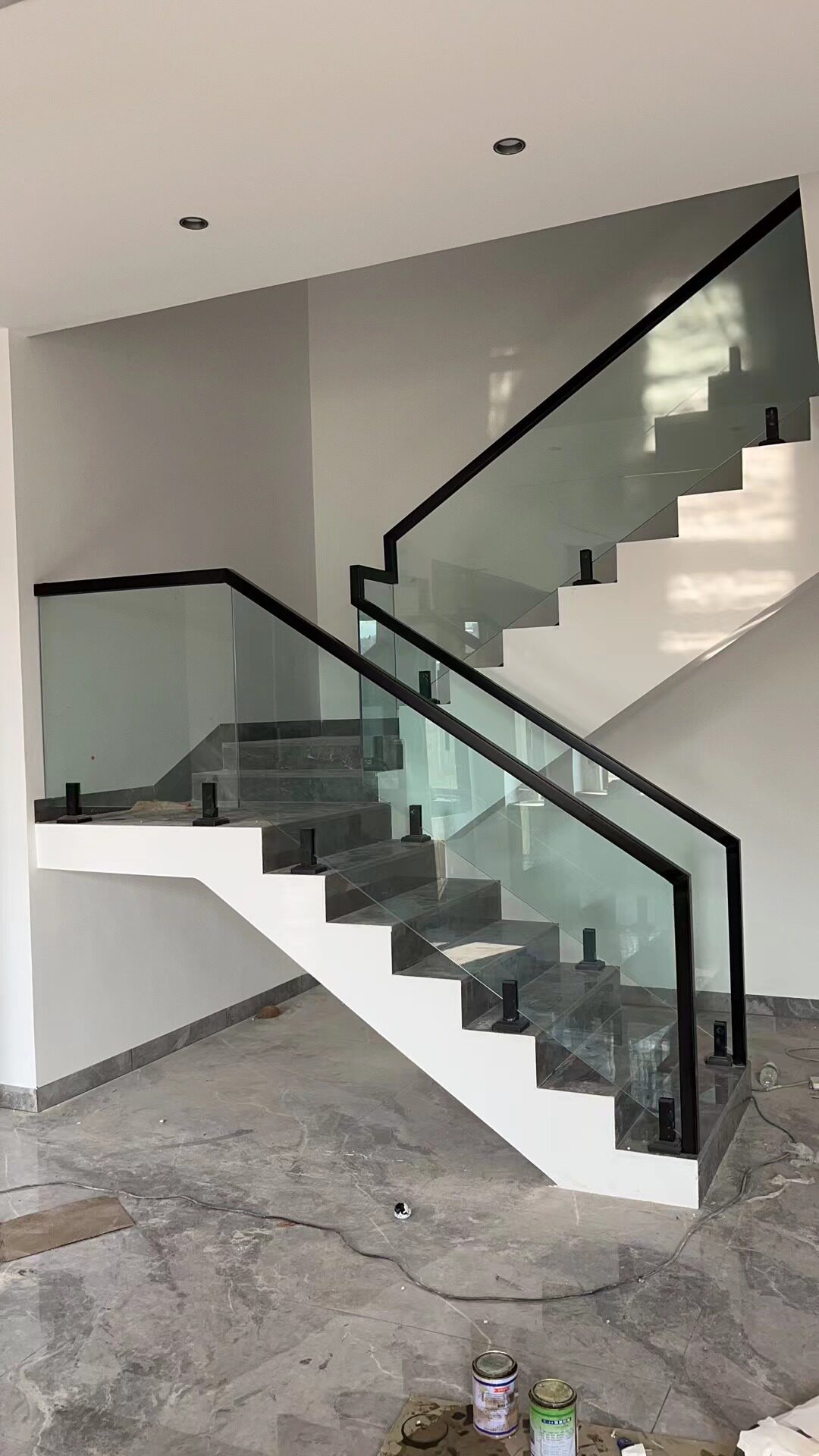 玻璃扶手透明围栏流行网红实木扶手面云南德宏芒市七步楼梯定制