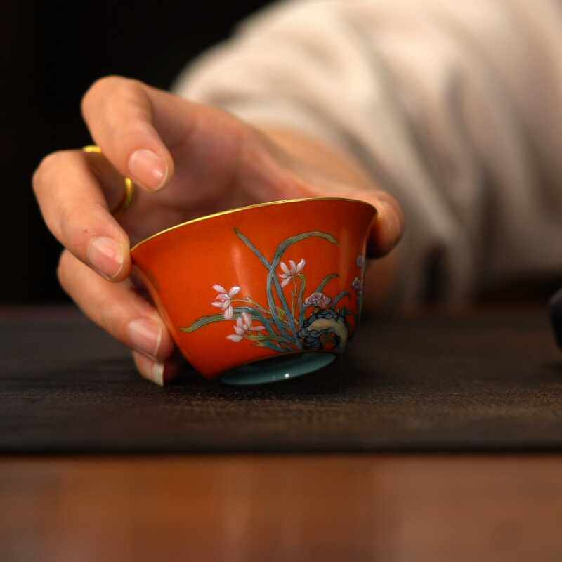 严华堂外矾红内松石绿粉彩芝兰祝寿马蹄杯景德镇全手工功夫茶杯