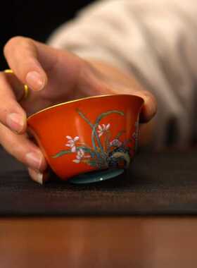 严华堂外矾红内松石绿粉彩芝兰祝寿马蹄杯景德镇全手工功夫茶杯