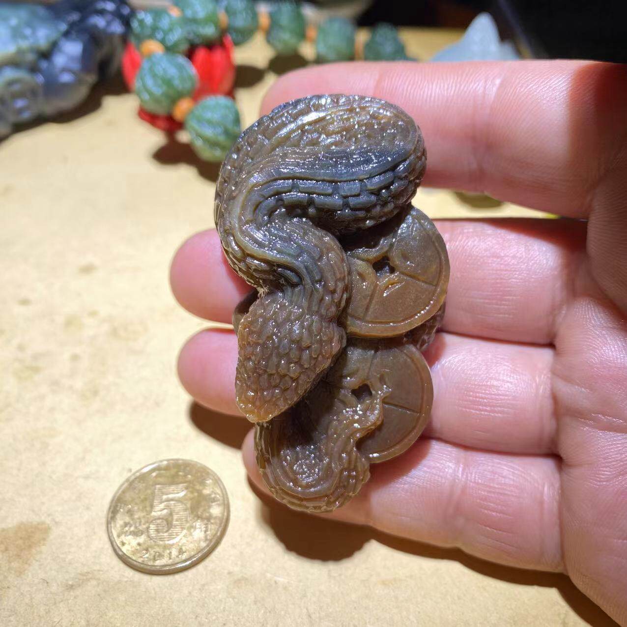 天然新疆和田玉且末糖玉纯红糖手工雕刻富贵缠身生肖蛇小把件挂件