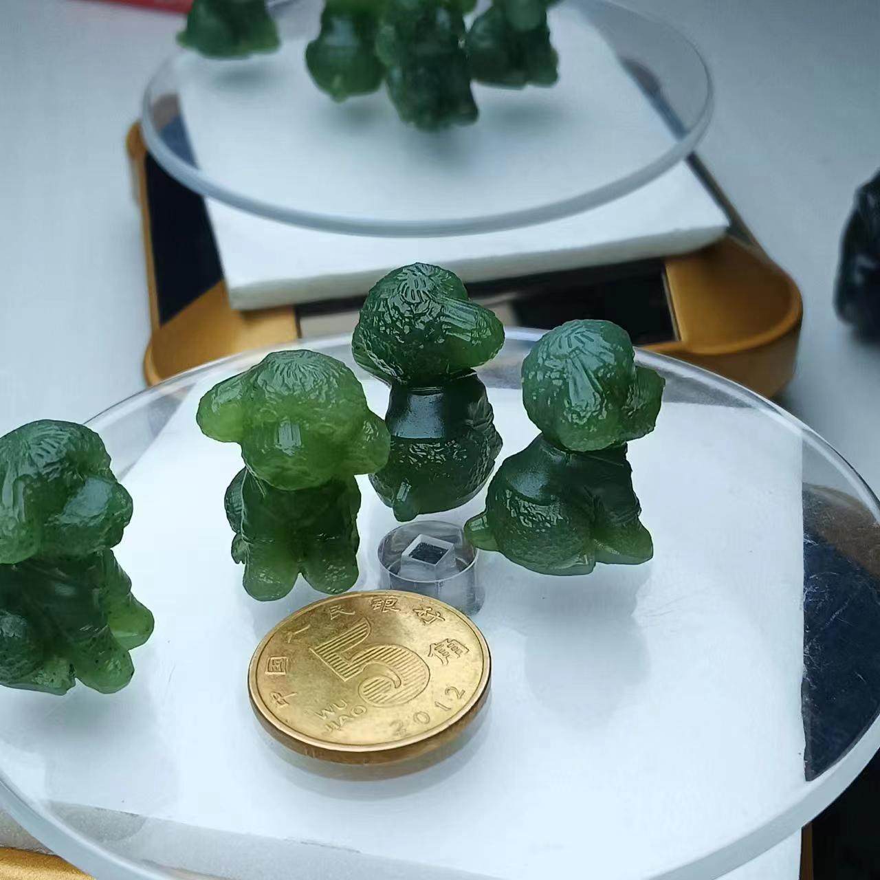 天然俄罗斯碧玉乌兰海雕刻立体泰迪狗小挂饰吊坠