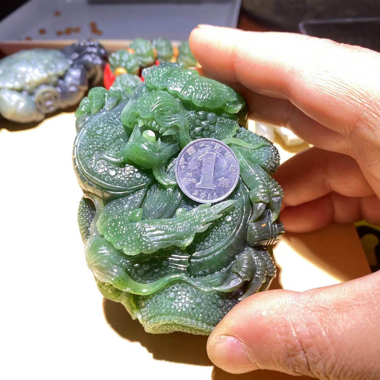 天然和田玉俄罗斯碧玉三色手工雕刻双龙戏珠富贵缠身大把件小摆件