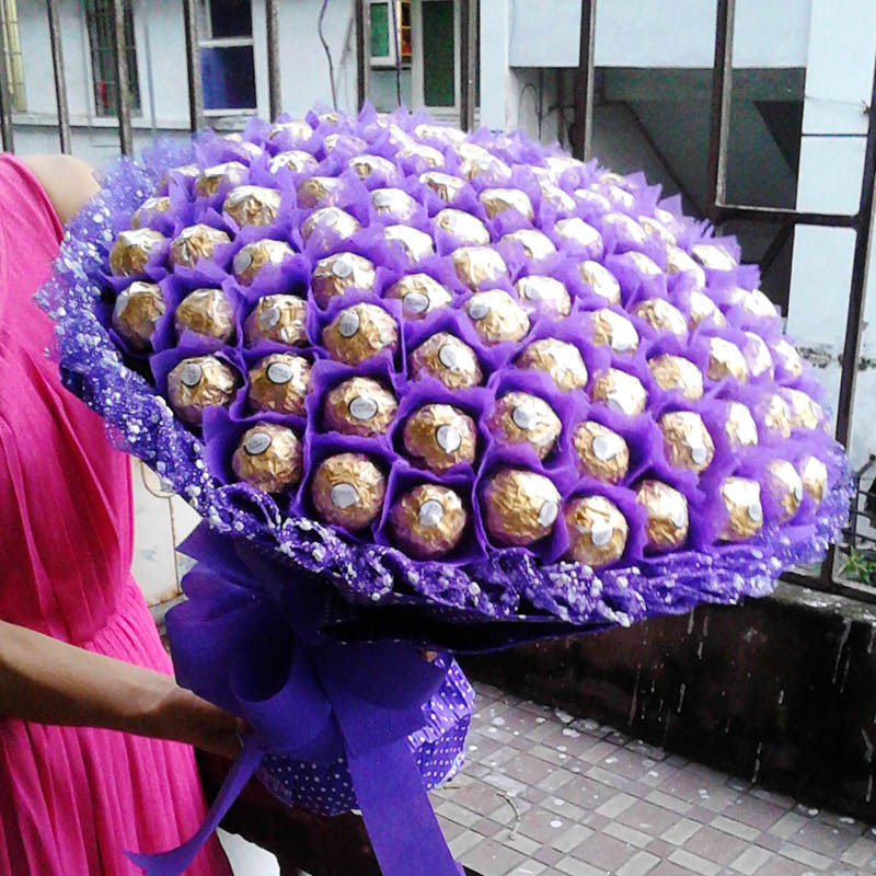 Christmas Valentine's Day Ferrero chocolate Bouquet of flowers Gift box Girlfriend Confidante A birthday present originality luminescence romanticin the Snacks/Nuts/Specialty , Chocolate , Brownies  category - from Buy2taobao.com to provide professional Taobao agent buy service