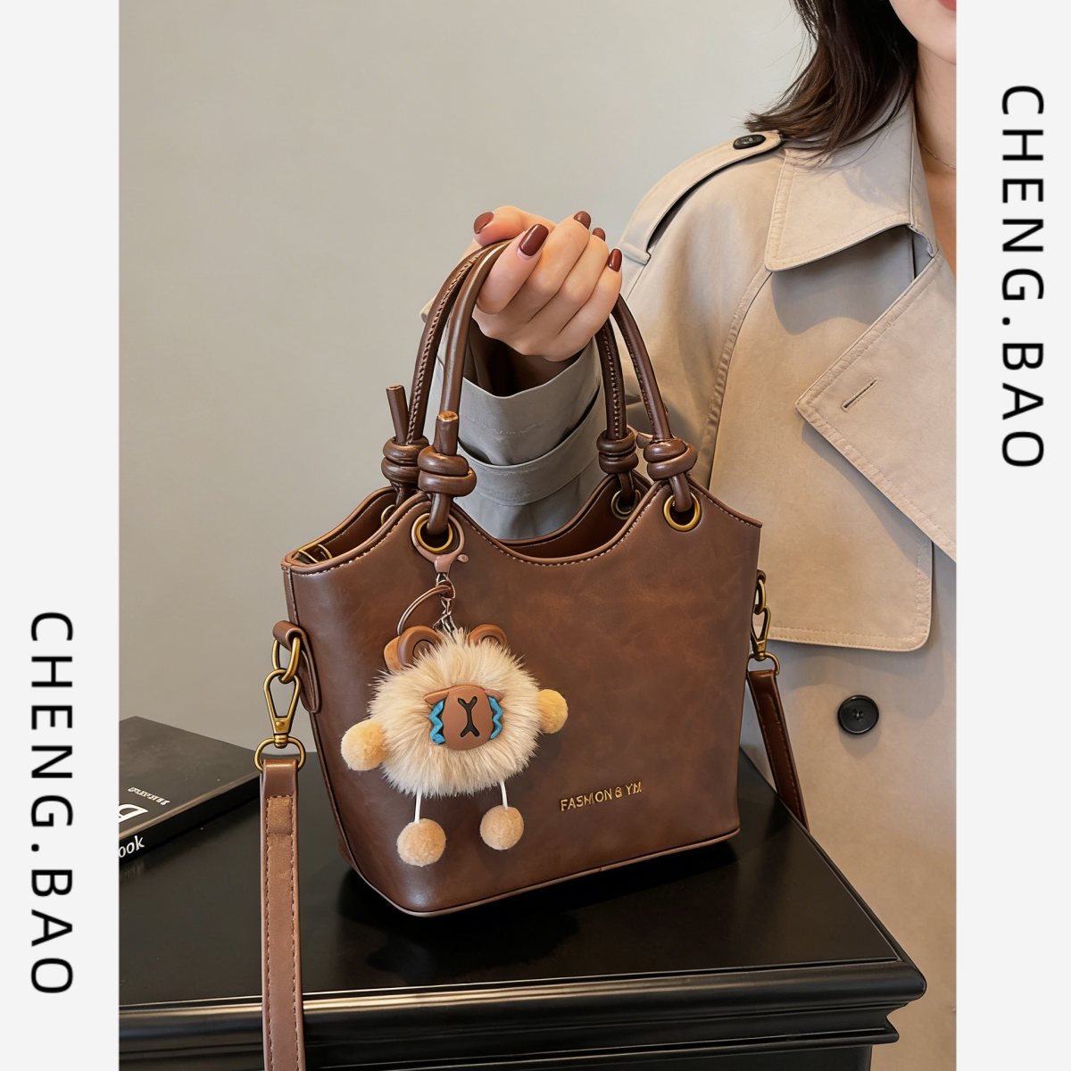 超火小包包女2025新款软皮斜挎水桶包轻奢小众高级感手提包小拎包