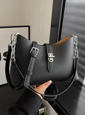 高级感小众包包女2026新款春季百搭超火斜挎包女式爆款单肩腋下包