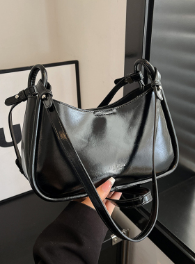 2025新款时尚油蜡皮法棍包简约休闲软皮腋下单肩包质感百搭斜跨包