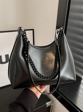 2025秋冬新款时尚半月包休闲纯色腋下包质感百搭单肩包简约斜挎包