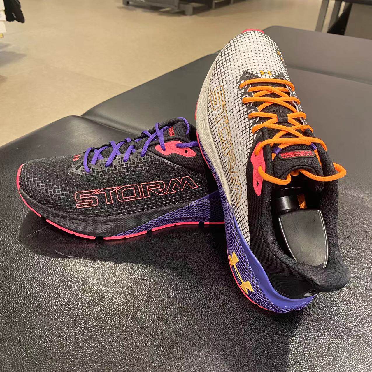 ua安德玛hovr 男士 防泼水缓震舒适抓地力运动跑步鞋 3026546