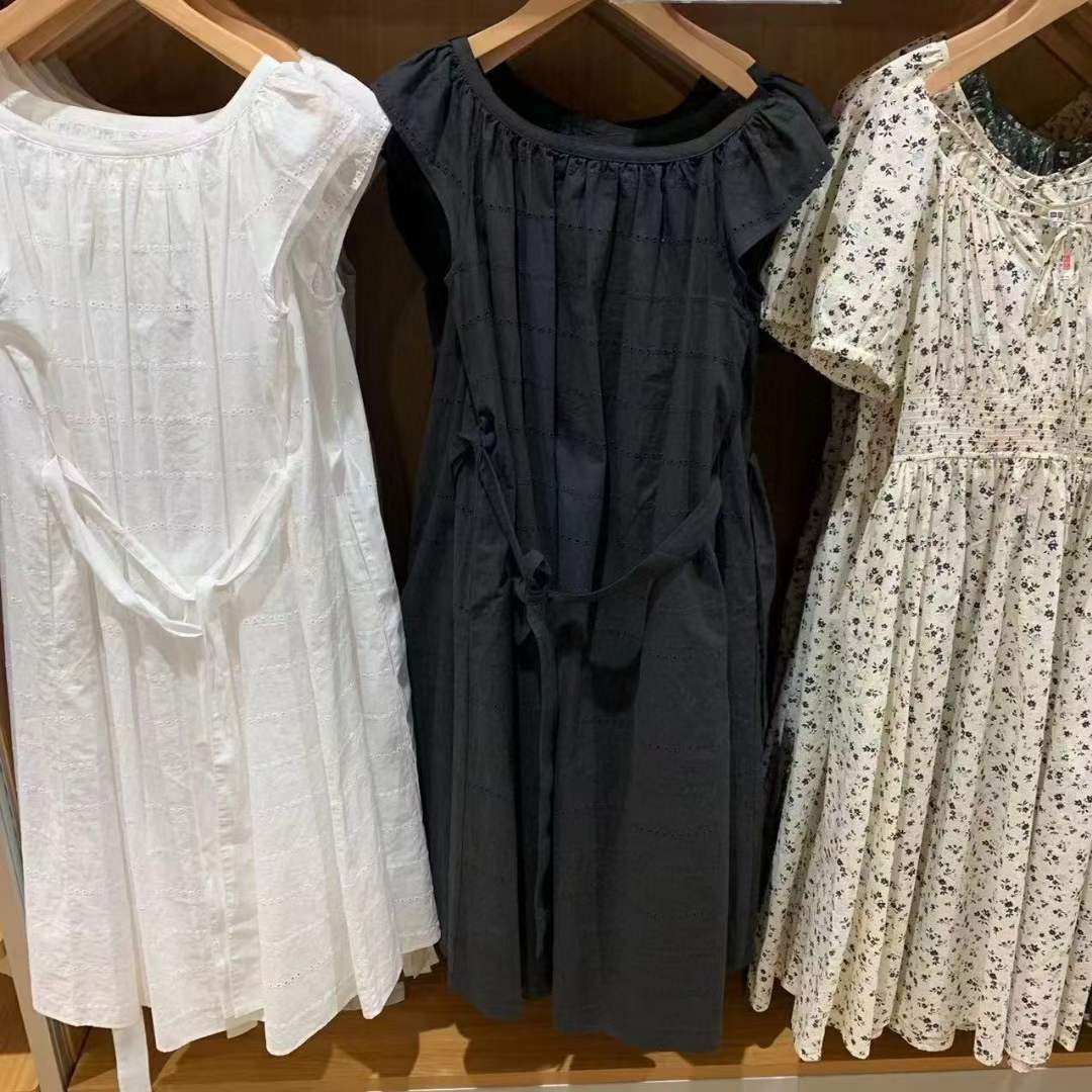 收腰系带刺绣小飞袖棉连衣裙