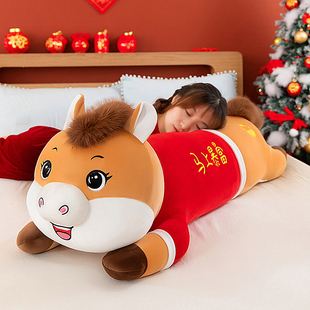 新款发财小马驹抱枕马年吉祥物玩偶毛绒马上暴富睡觉长条枕头娃娃