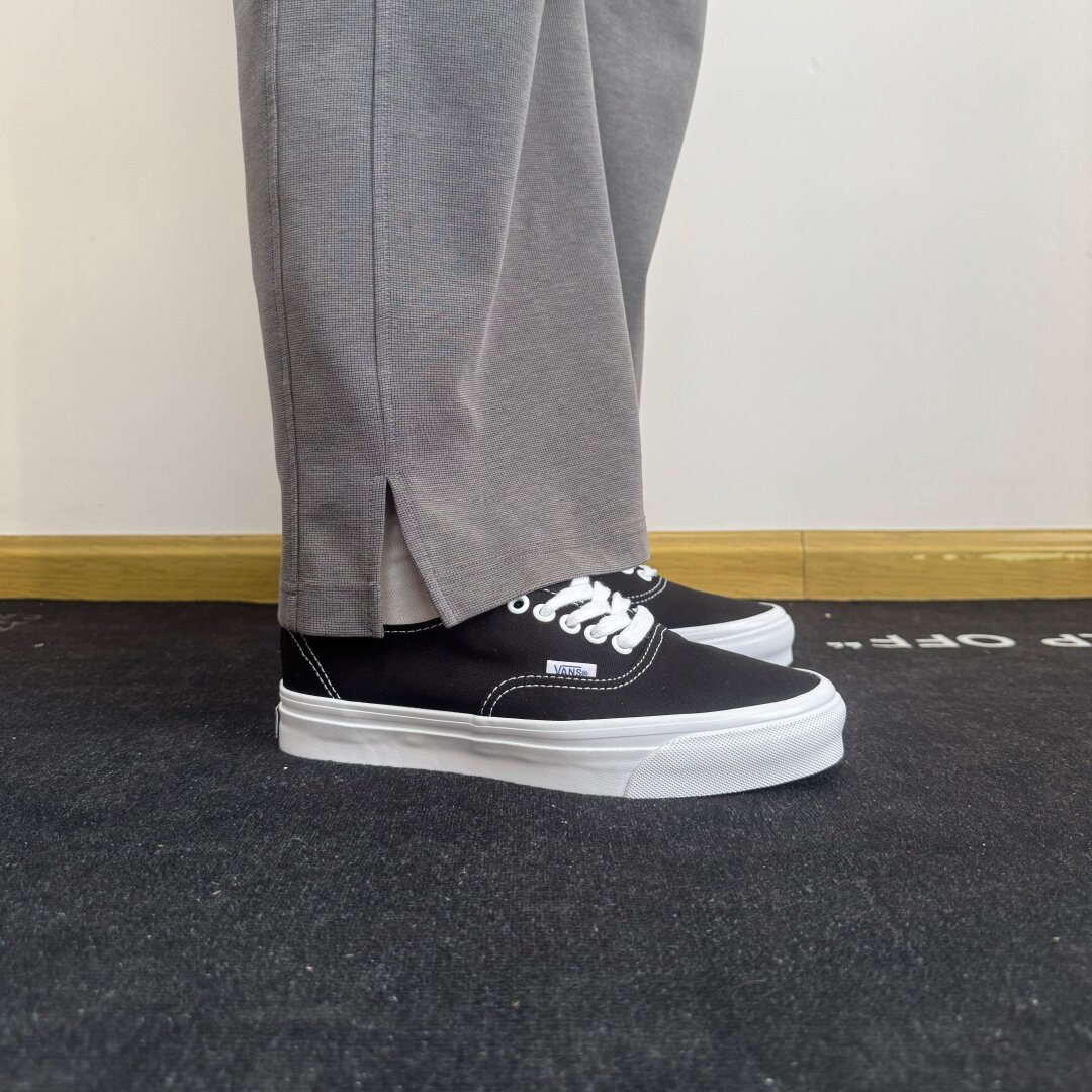 VANSAuthentic44黑白帆布鞋