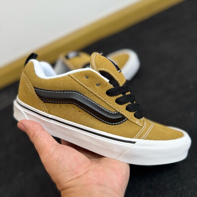 Vansknuskool黑色面包鞋