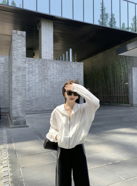 大小姐77 清透夏日刚需ins博主感连帽白色短款户外防晒外套空调衫