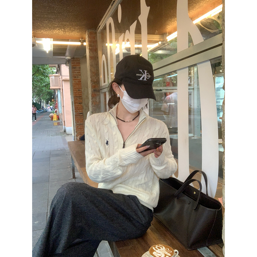 大小姐77通勤白色刺绣毛衣