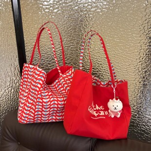 韩系红色休闲格纹帆布包包女大容量字母单肩托特包双面背通勤布袋