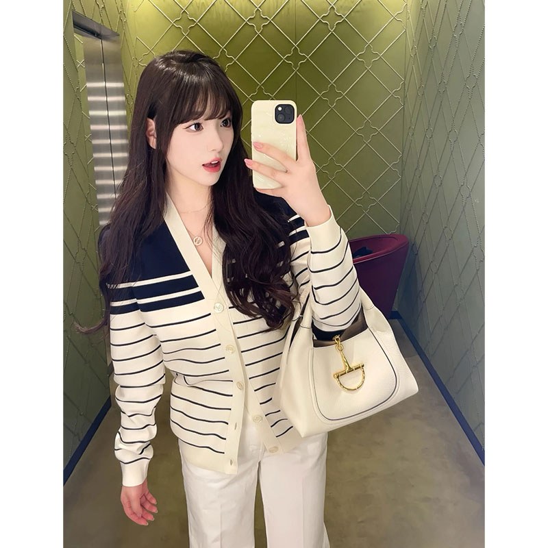 潮牌秋冬2025新款刺绣字母棉质V领针织开衫情侣男女同款宽松毛衣