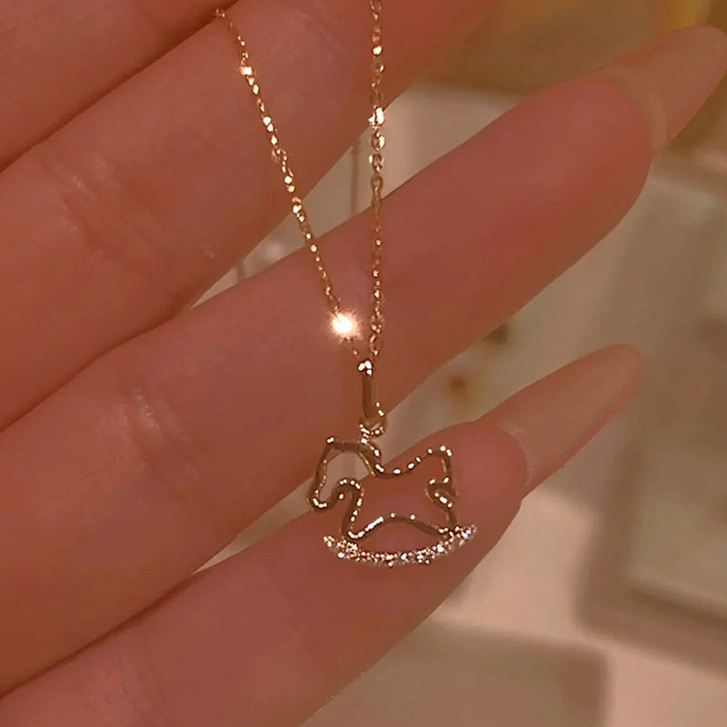 小红书童话小木马年项链女秋冬季可爱文艺创意锁骨链小巧童趣项坠,饰品/流行首饰/时尚饰品新,项链,淘宝优惠券,粉丝福利购,淘宝优惠卷