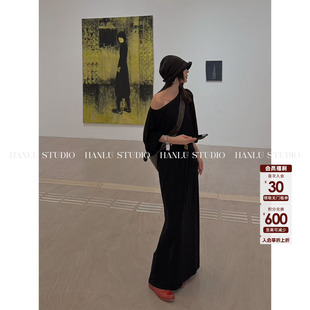 HanLu studio小众暗黑高级感圆领中袖微收腰垂感显瘦人丝连衣裙