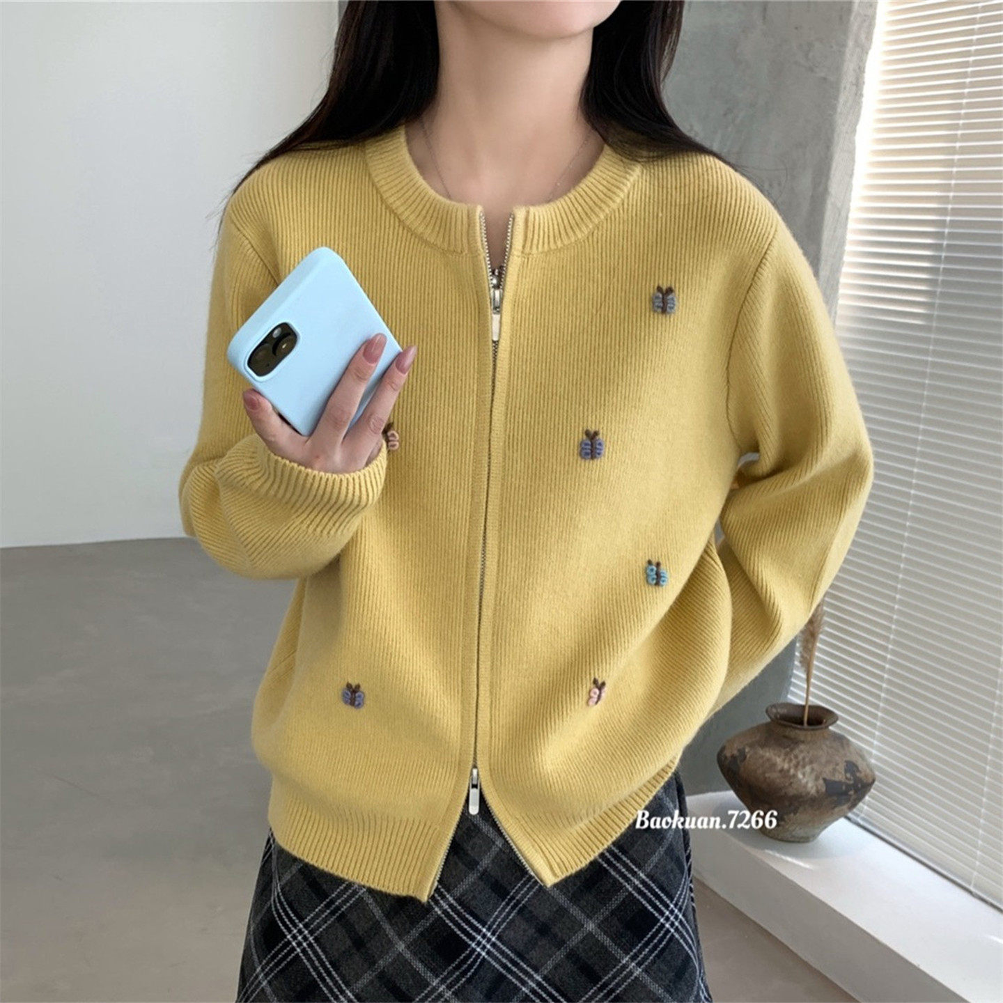 韩版圆领卡通立体提花针织开衫女