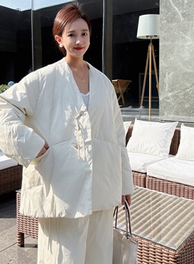 2025巨好看的羽绒服女款冬季V领洋气轻薄宽松欧货时尚白鸭绒外套