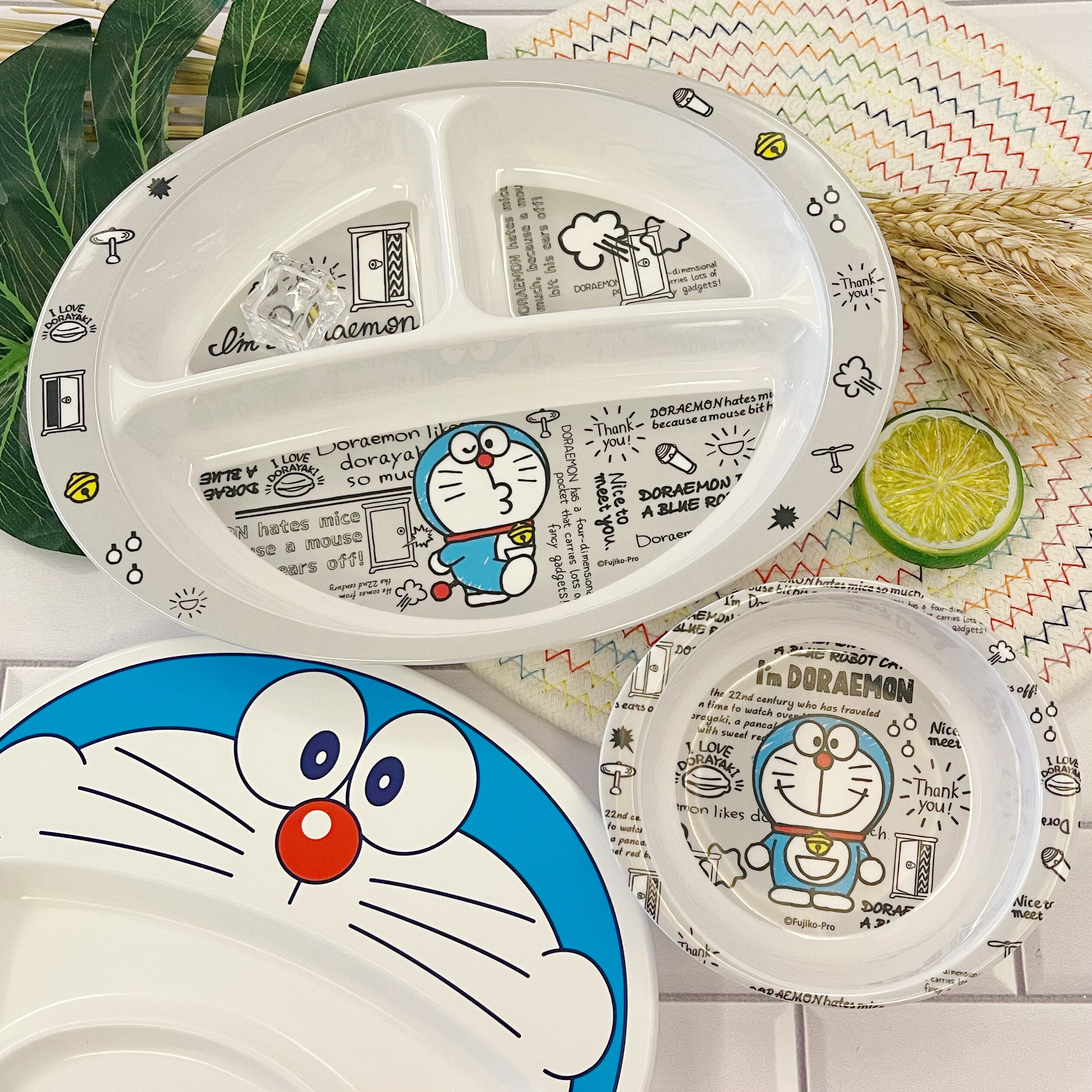 日本进动漫卡通风机器猫儿童喝水杯子午餐分格盘子米饭汤碗高颜值