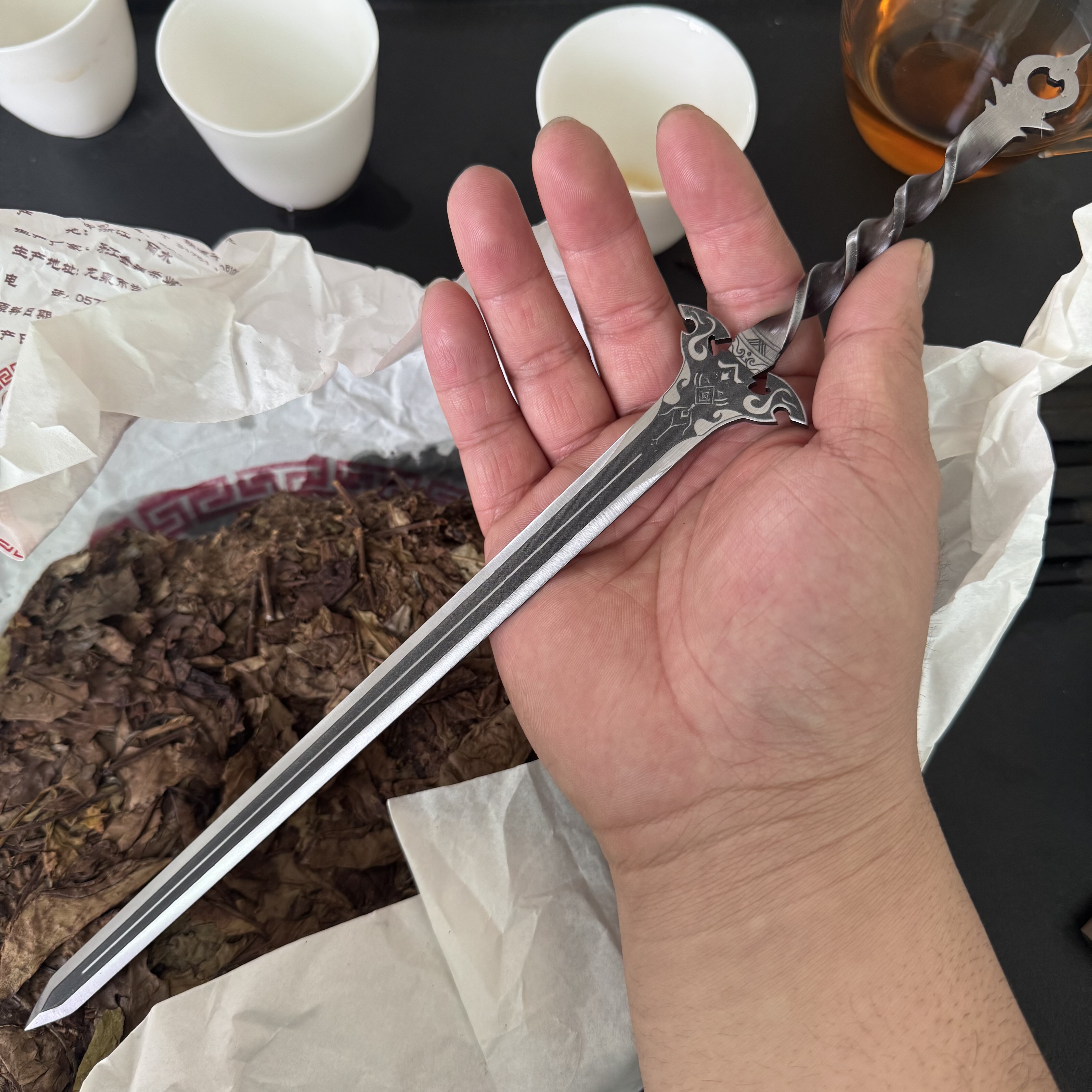 龙泉手工扭转锰钢一体小剑微兵器摆件茶针普洱茶工具茶桌摆件茶锥图片