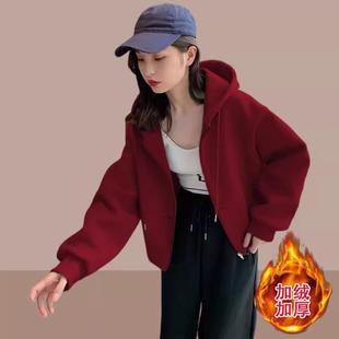 酒红色卫衣外套女2025新款爆款秋冬短款加绒厚小个子开衫运动上衣