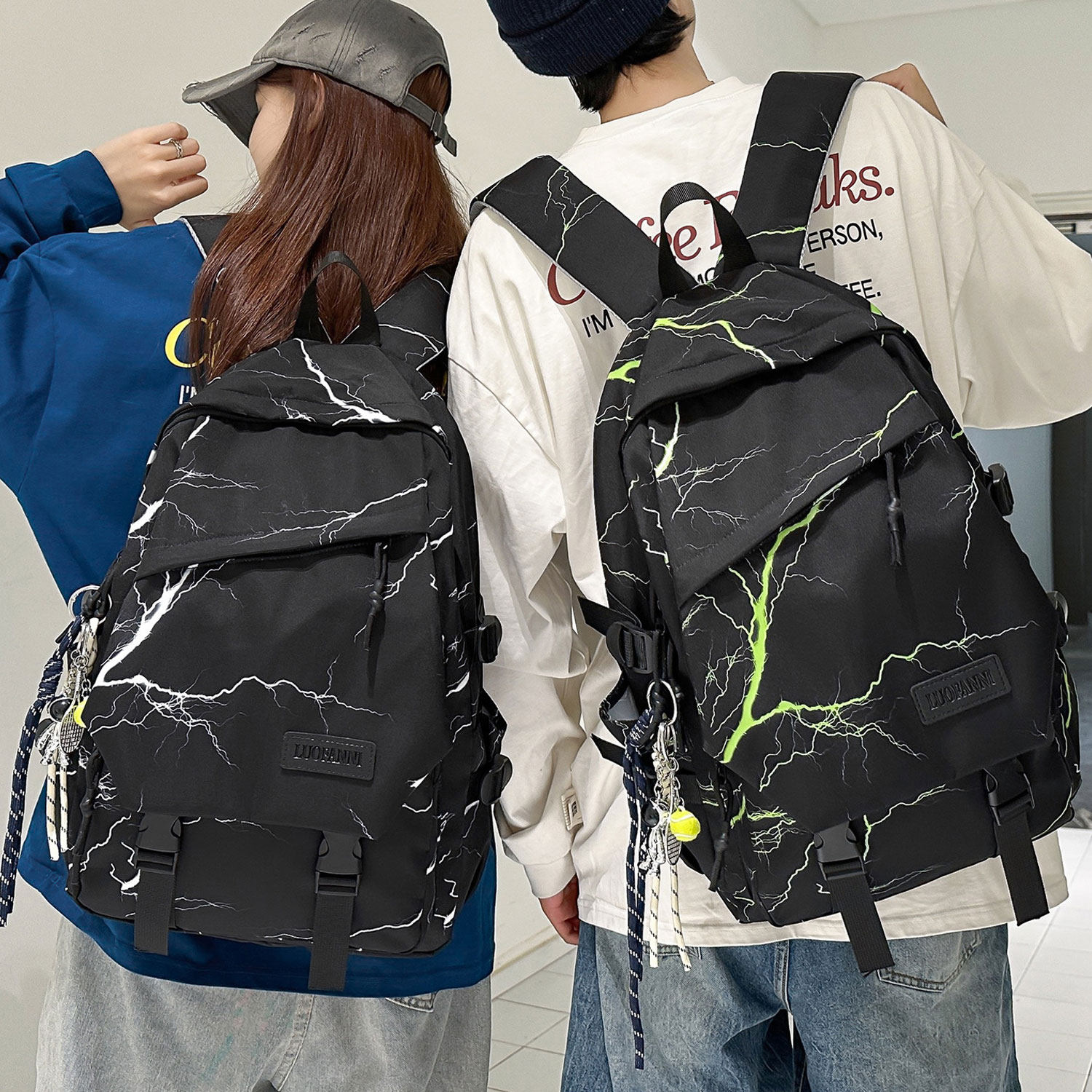 书包男生小学生五六年级初中生ins小众帅气新款减重护脊款双肩包