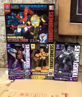 孩之宝变形金刚大黄蜂擎天柱威震天红蜘蛛不可变形组装 可动机器人