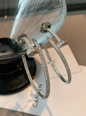 镶钻钉子耳圈2026新款爆款圈圈耳环轻奢高级感欧美风超闪圆圈耳饰