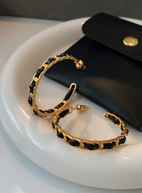 黑色皮革大耳圈2026新款高级感耳钉金属锁链耳环欧美朋克复古耳饰